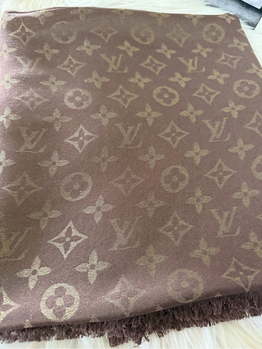 Louis Vuitton Monogram Shawl Scarf in Brown and Gold. - Picture 3 of 11